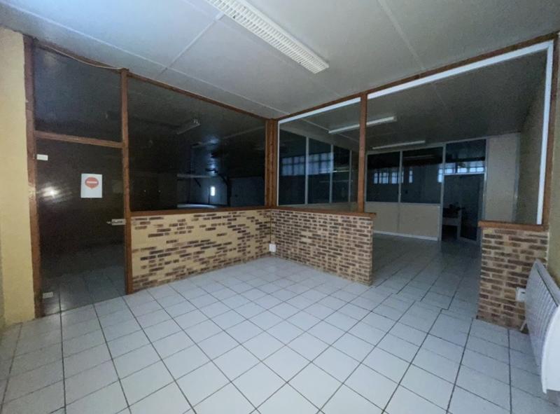 Local commercial - 629 m² - 14 pièces