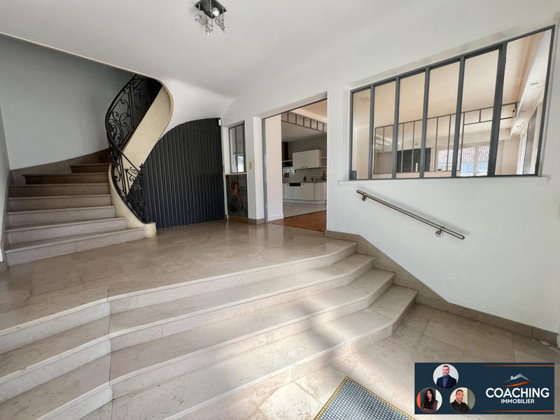 Maison - 210 m² - 10 pièces