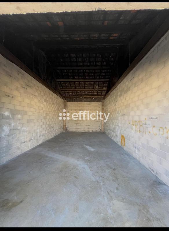 Parking / Garage - 110 m²