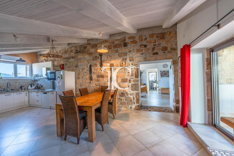 Maison de village - 274 m² - 9 pièces