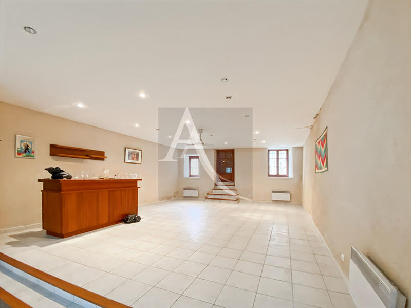 Maison - 200 m² - 7 pièces