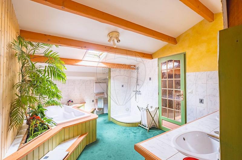 Maison - 177 m² - 7 pièces