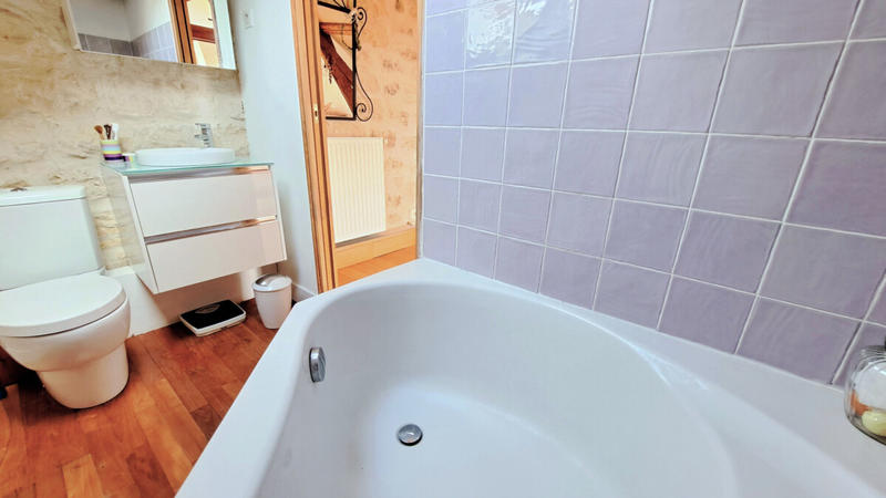 Maison - 201 m² - 7 pièces