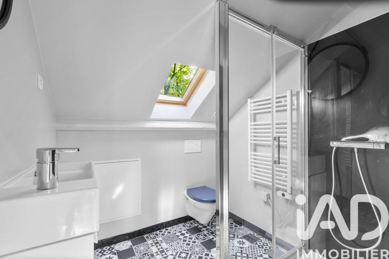 Maison - 230 m² - 8 pièces