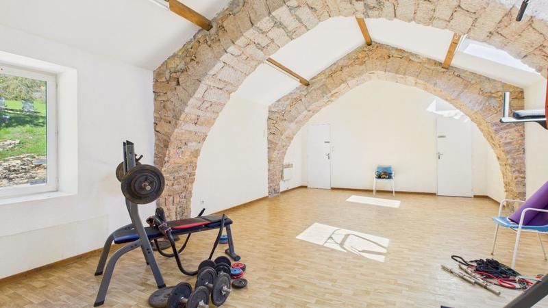 Mas - 780 m² - 20 pièces