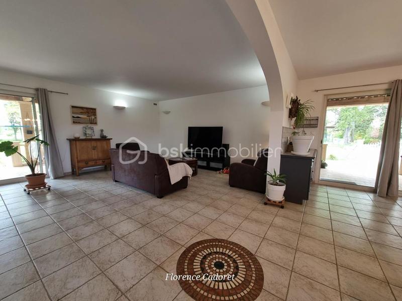 Villa - 239 m² - 8 pièces