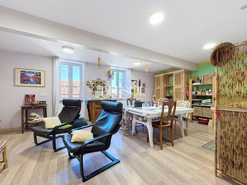 Maison - 210 m² - 6 pièces