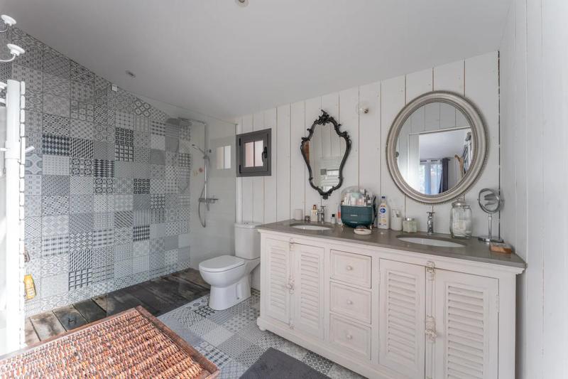 Maison - 233 m² - 9 pièces