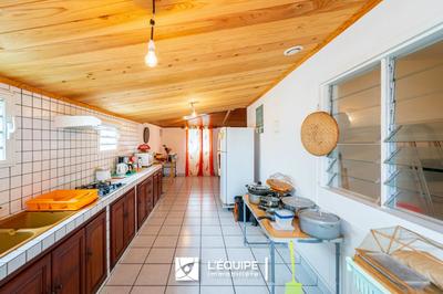 Maison - 210 m² - 8 pièces