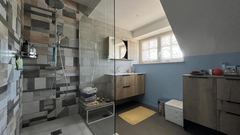 Maison - 200 m² - 7 pièces