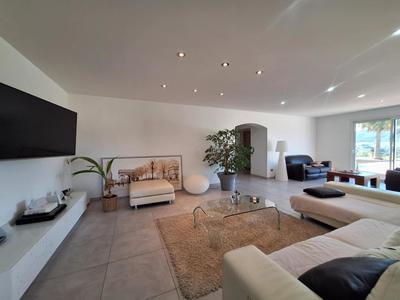 Maison - 200 m² - 5 pièces