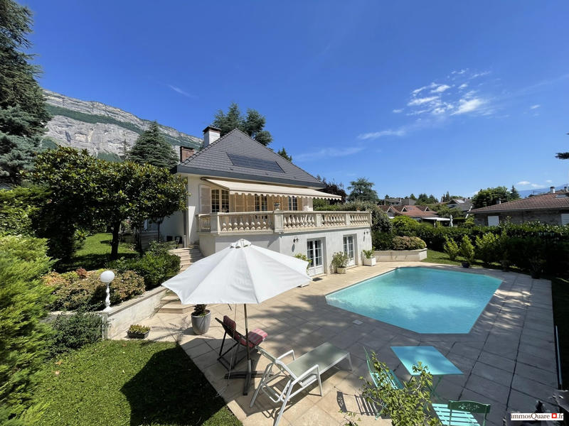 Villa - 249 m² - 9 pièces