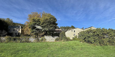 Propriété - 1 600 m² - 30 pièces