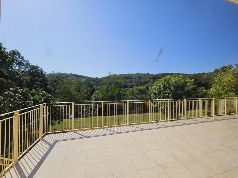 Maison traditionnelle - 180 m² - 6 pièces