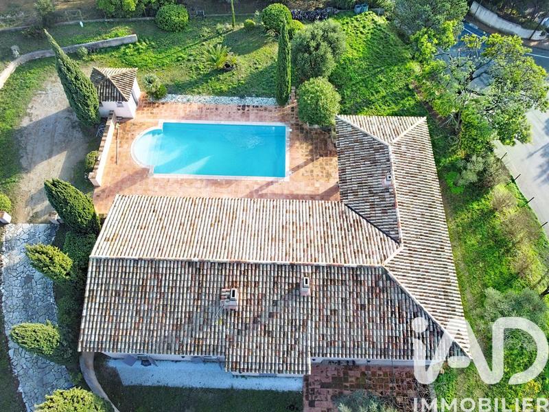 Maison - 400 m² - 10 pièces