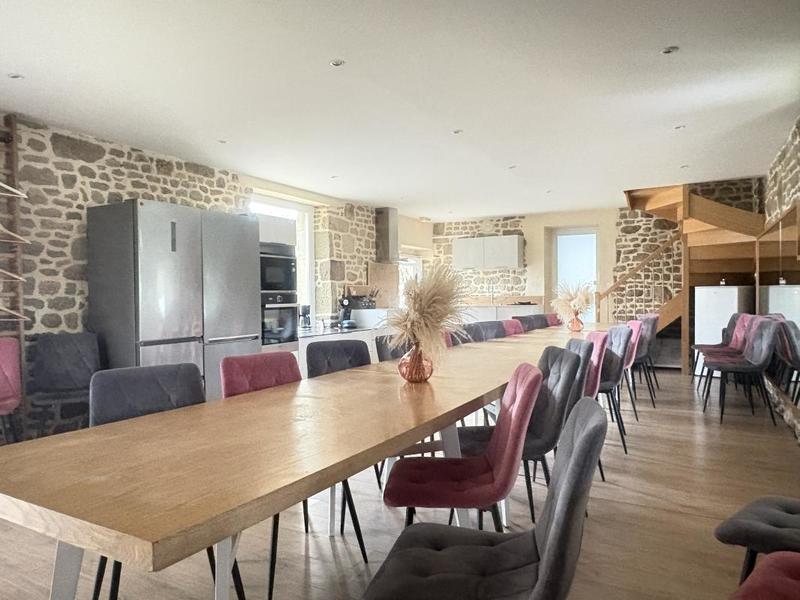 Maison - 245 m² - 40 pièces