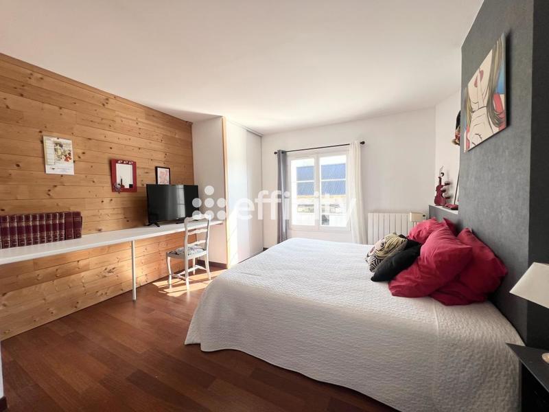 Maison - 306 m² - 10 pièces