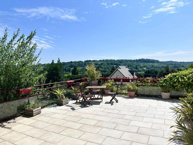 Maison - 275 m² - 9 pièces