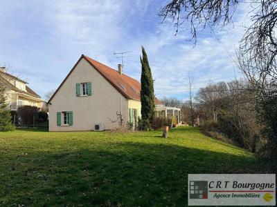 Maison - 202 m² - 7 pièces