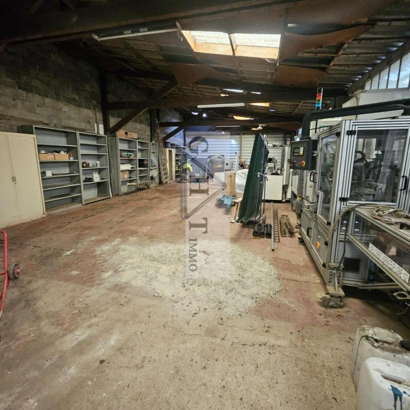 Entrepôt - 1 000 m²