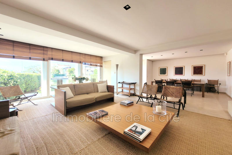 Maison - 225 m² - 5 pièces