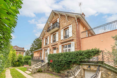 Maison - 300 m² - 15 pièces