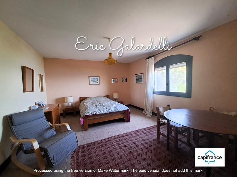 Maison - 328 m² - 12 pièces