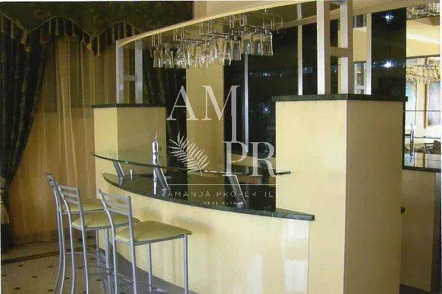 Appartement villa - 360 m² - 7 pièces