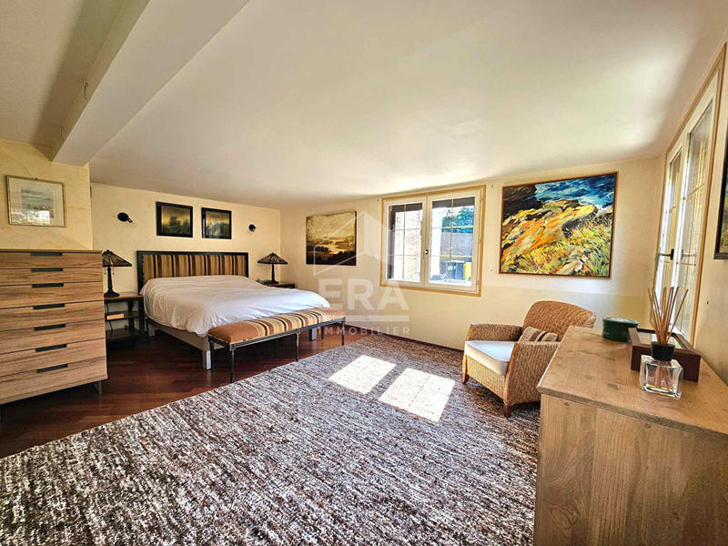 Maison - 240 m² - 9 pièces