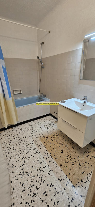 Appartement - 64 m² - 2 pièces