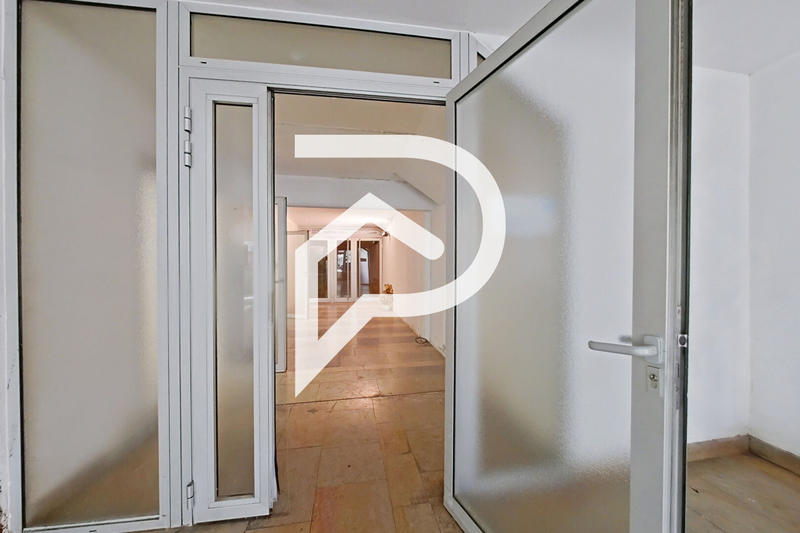 Local commercial - 303 m²