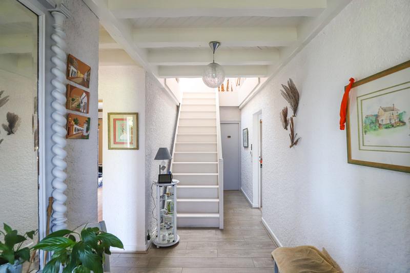 Maison traditionnelle - 245 m² - 10 pièces