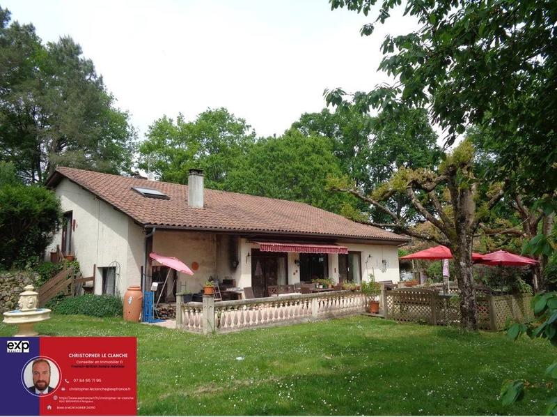 Maison traditionnelle - 190 m² - 7 pièces