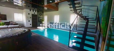 Maison - 213 m² - 9 pièces