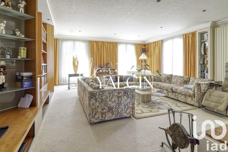 Maison - 233 m² - 8 pièces