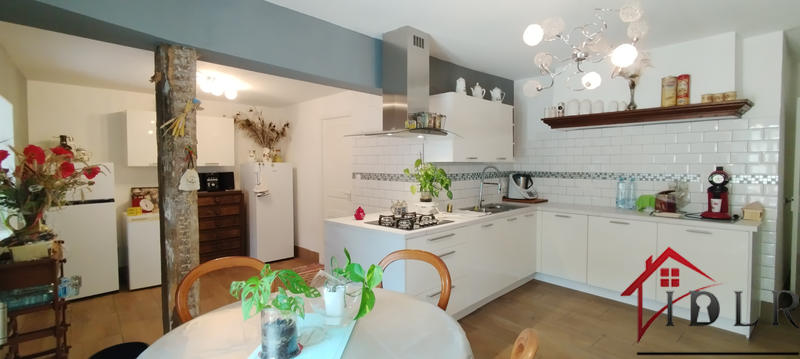 Maison - 220 m² - 7 pièces