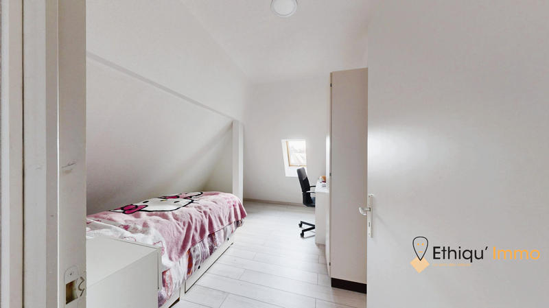 Maison - 230 m² - 15 pièces