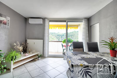 Appartement - 80 m² - 4 pièces