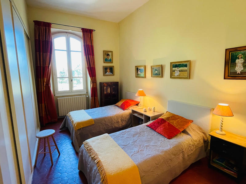 Propriété - 700 m² - 15 pièces