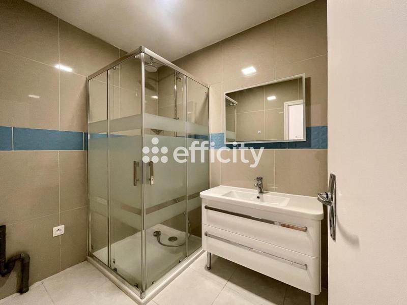 Maison - 228 m² - 9 pièces