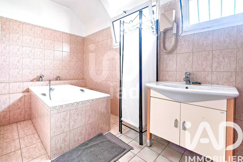 Maison - 1 160 m² - 59 pièces
