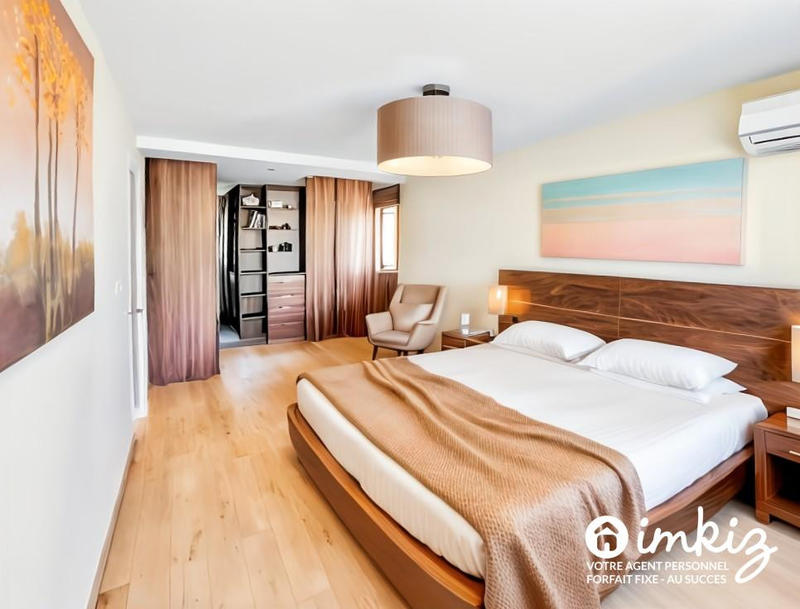 Maison - 300 m² - 10 pièces