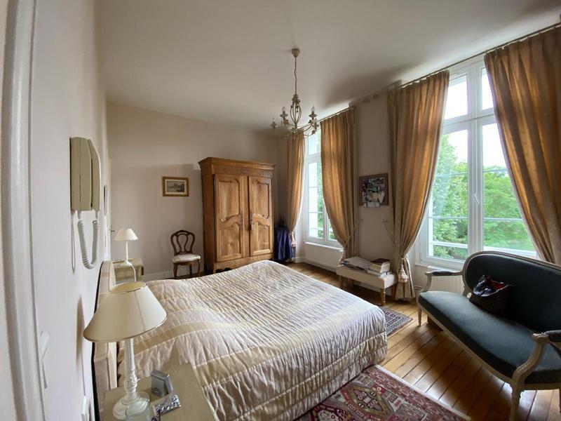 Maison - 266 m² - 8 pièces