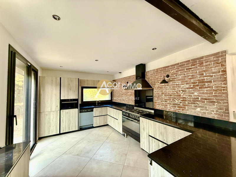 Maison - 192 m² - 7 pièces