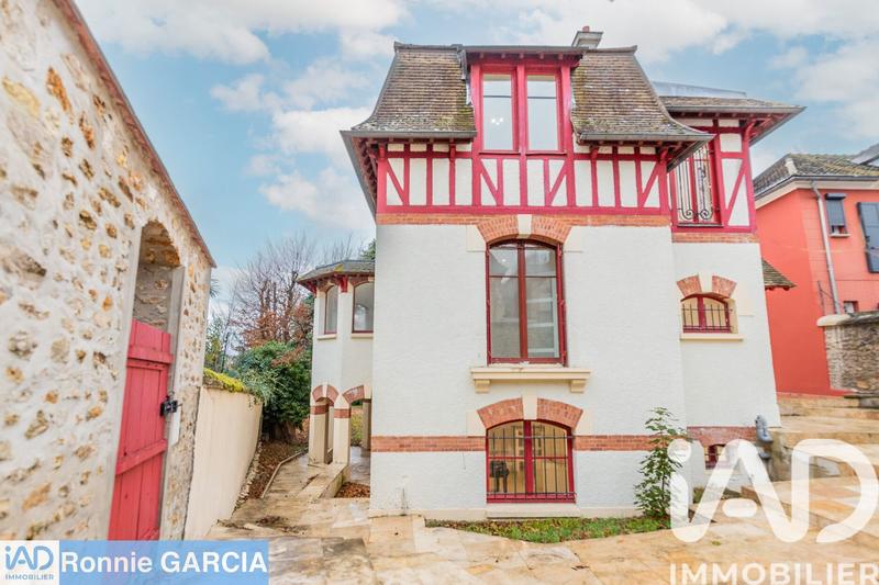 Maison - 210 m² - 8 pièces