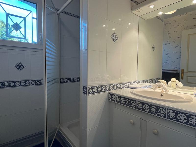 Maison contemporaine - 267 m² - 10 pièces