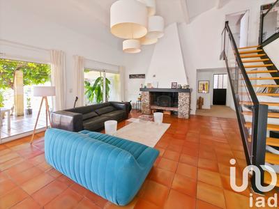 Maison - 299 m² - 9 pièces