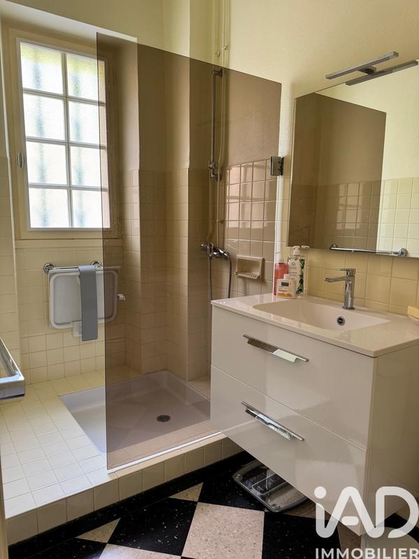 Maison - 250 m² - 8 pièces