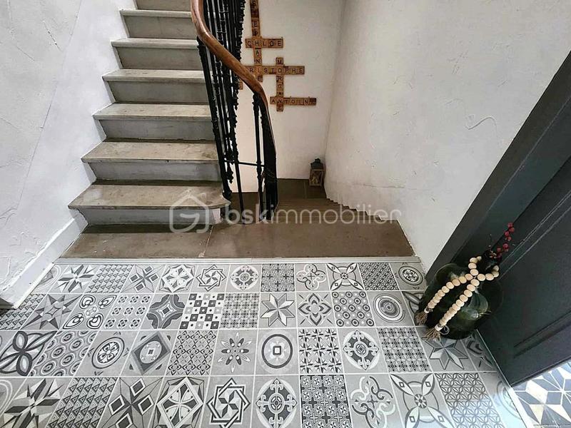 Maison - 246 m² - 10 pièces