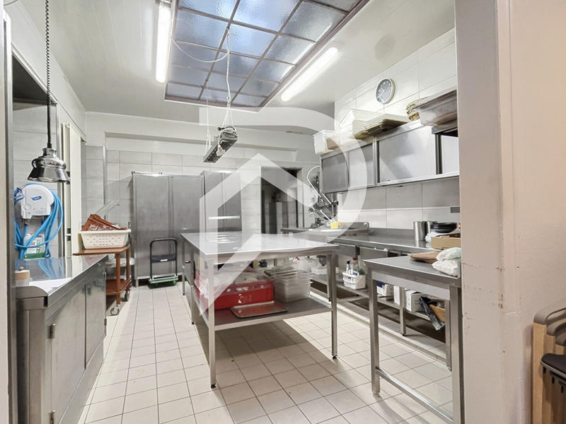 Local commercial - 764 m² - 19 pièces